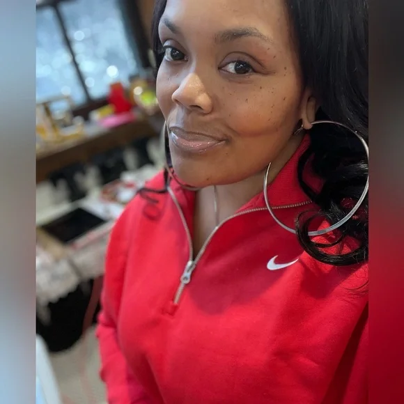 Nike Women's cropped Red Half-Zip Sweatshirt - Picture 3 of 4